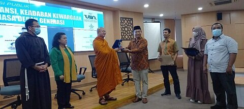 Insert UIN SU Diskusi Publik ok